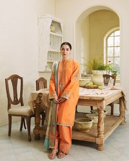 Hania Aamir feet photo thumbnail