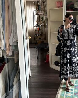 Hania Aamir feet photo thumbnail