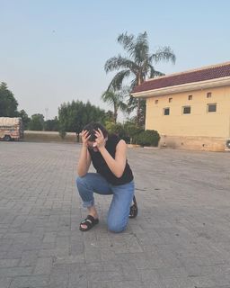 Hania Aamir feet photo thumbnail