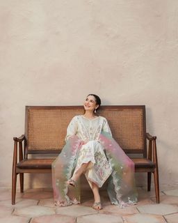 Hania Aamir feet photo thumbnail