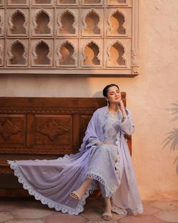 Hania Aamir feet photo thumbnail