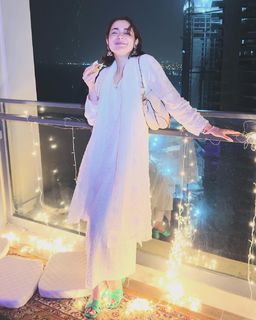 Hania Aamir feet photo thumbnail
