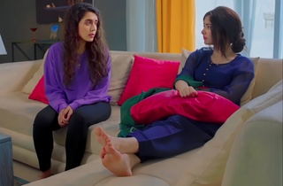 Hania Aamir feet photo thumbnail