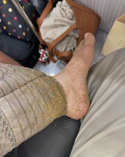 Hania Aamir feet photo thumbnail
