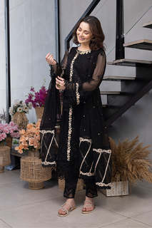 Hania Aamir feet photo thumbnail