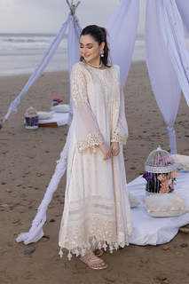 Hania Aamir feet photo thumbnail