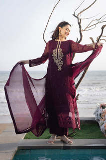 Hania Aamir feet photo thumbnail