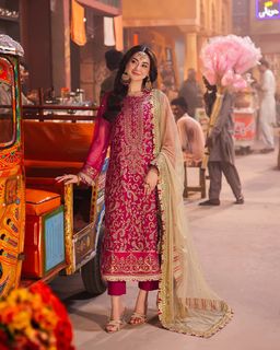 Hania Aamir feet photo thumbnail