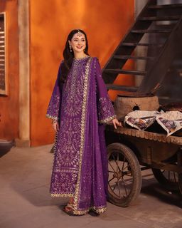 Hania Aamir feet photo thumbnail