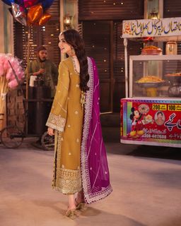 Hania Aamir feet photo thumbnail