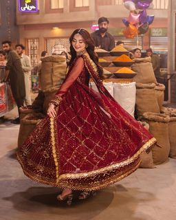 Hania Aamir feet photo thumbnail