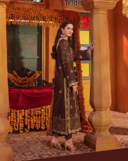 Hania Aamir feet photo thumbnail