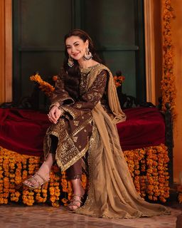 Hania Aamir feet photo thumbnail