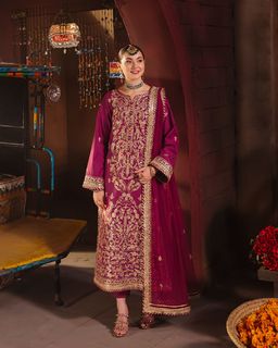 Hania Aamir feet photo thumbnail