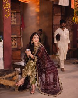 Hania Aamir feet photo thumbnail