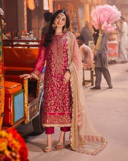 Hania Aamir feet photo thumbnail