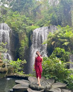 Hania Aamir feet photo thumbnail