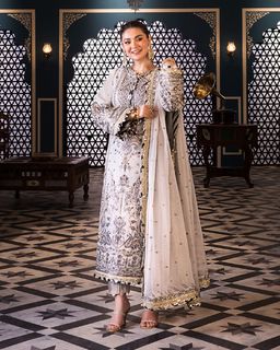 Hania Aamir feet photo thumbnail