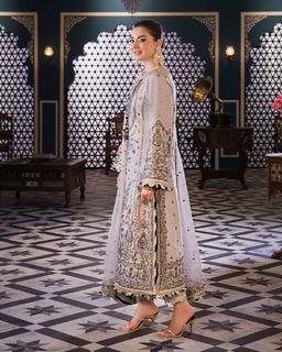 Hania Aamir feet photo thumbnail