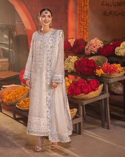 Hania Aamir feet photo thumbnail