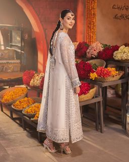 Hania Aamir feet photo thumbnail