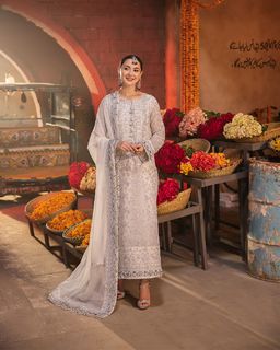 Hania Aamir feet photo thumbnail