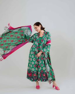 Hania Aamir feet photo thumbnail