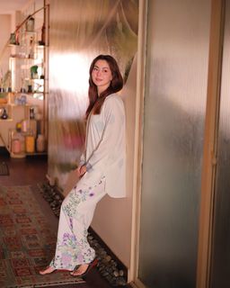 Hania Aamir feet photo thumbnail
