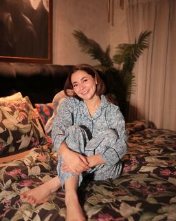 Hania Aamir feet photo thumbnail
