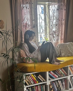 Hania Aamir feet photo thumbnail