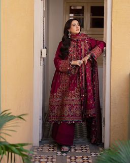 Hania Aamir feet photo thumbnail