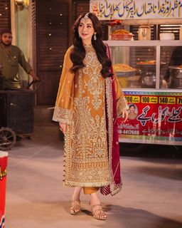 Hania Aamir feet photo thumbnail