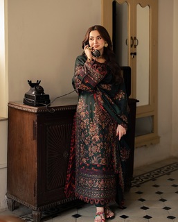 Hania Aamir feet photo thumbnail