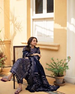 Hania Aamir feet photo thumbnail