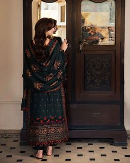 Hania Aamir feet photo thumbnail