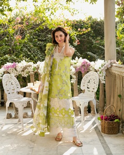 Hania Aamir feet photo thumbnail
