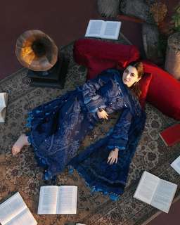 Hania Aamir feet photo thumbnail