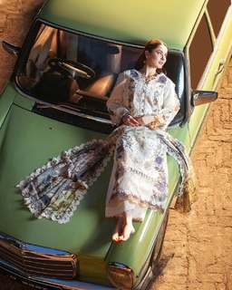 Hania Aamir feet photo thumbnail