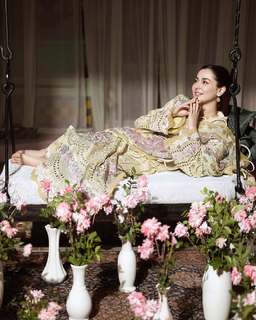 Hania Aamir feet photo thumbnail