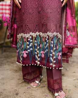 Hania Aamir feet photo thumbnail