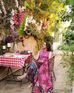 Hania Aamir feet photo thumbnail