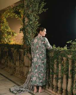 Hania Aamir feet photo thumbnail