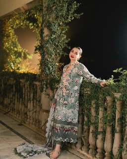Hania Aamir feet photo thumbnail