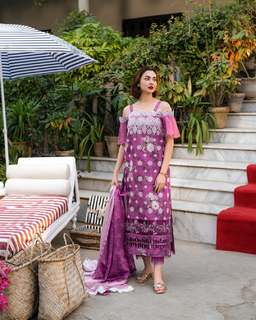 Hania Aamir feet photo thumbnail
