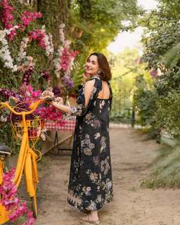 Hania Aamir feet photo thumbnail