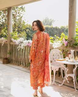 Hania Aamir feet photo thumbnail