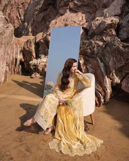 Hania Aamir feet photo thumbnail