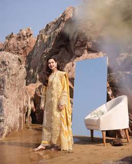 Hania Aamir feet photo thumbnail