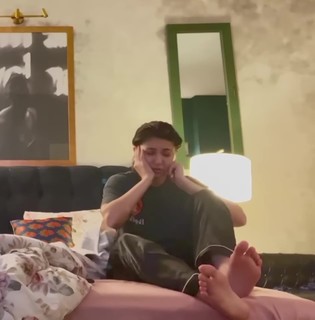 Hania Aamir feet photo thumbnail