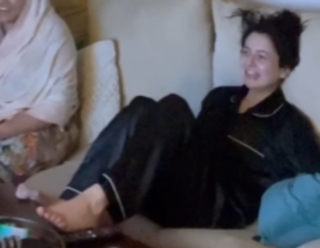 Hania Aamir feet photo thumbnail